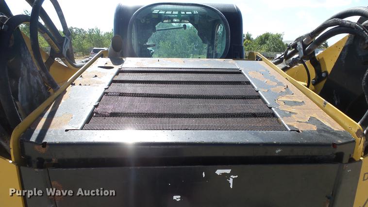 image for item DE7282 2012 Caterpillar 272D skid steer