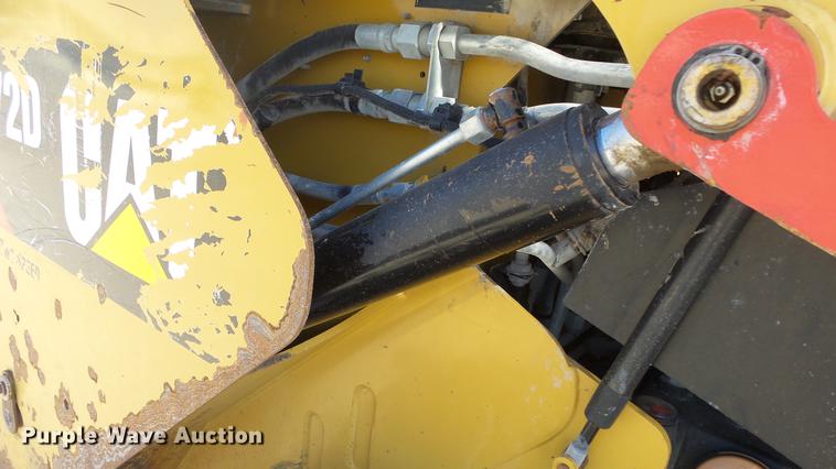 image for item DE7282 2012 Caterpillar 272D skid steer