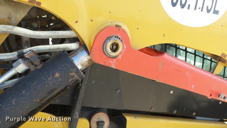 image for item DE7282 2012 Caterpillar 272D skid steer