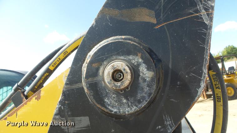 image for item DE7282 2012 Caterpillar 272D skid steer