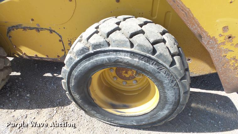 image for item DE7282 2012 Caterpillar 272D skid steer