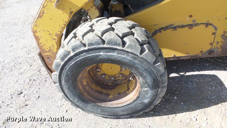 image for item DE7282 2012 Caterpillar 272D skid steer