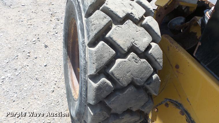 image for item DE7282 2012 Caterpillar 272D skid steer