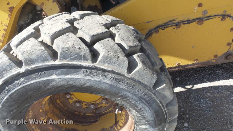 image for item DE7282 2012 Caterpillar 272D skid steer