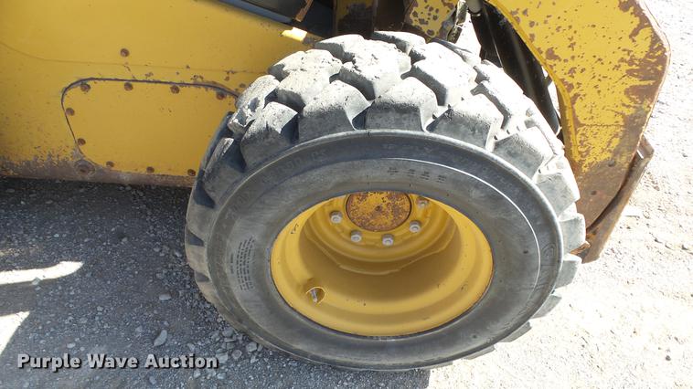 image for item DE7282 2012 Caterpillar 272D skid steer