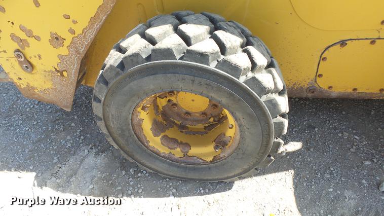 image for item DE7282 2012 Caterpillar 272D skid steer