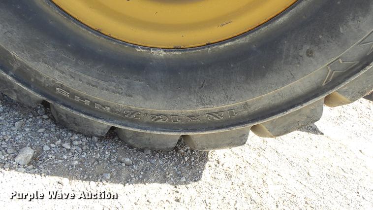 image for item DE7282 2012 Caterpillar 272D skid steer