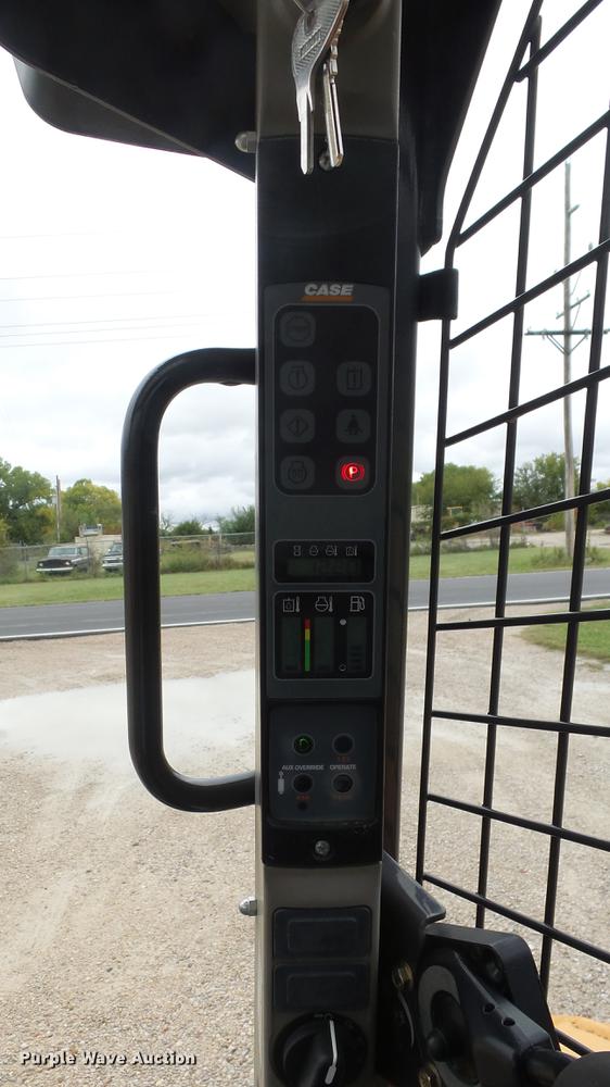 image for item DE7293 2012 Case TR270 skid steer