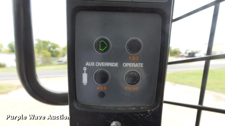 image for item DE7293 2012 Case TR270 skid steer