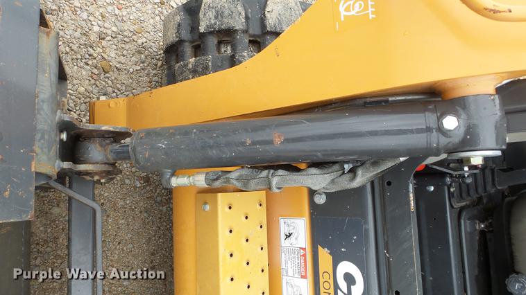 image for item DE7293 2012 Case TR270 skid steer