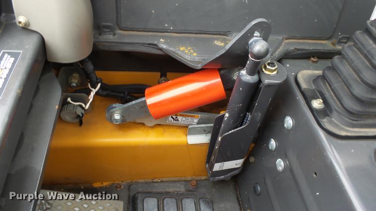 image for item DE7293 2012 Case TR270 skid steer