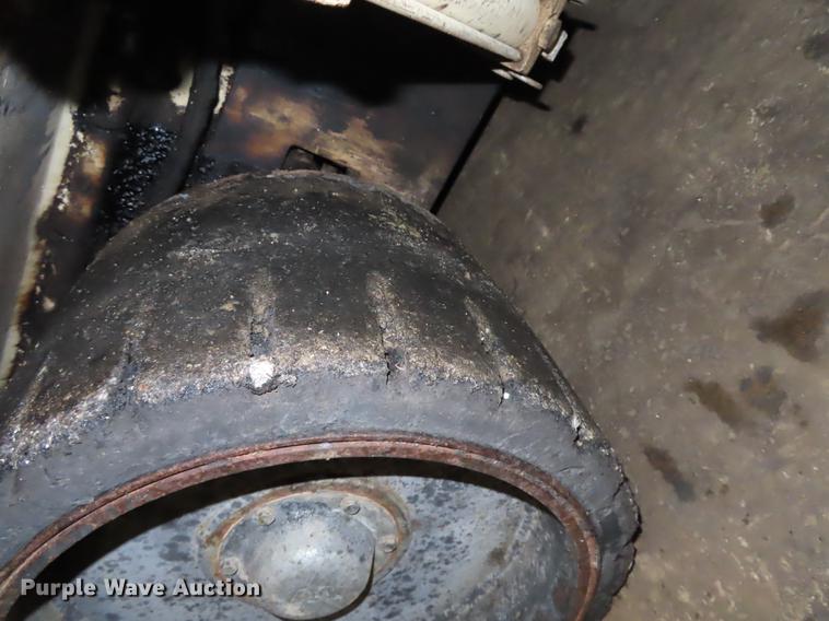 image for item DF1267 1995 Ingersoll Rand 880W Pro-Pan Series paver