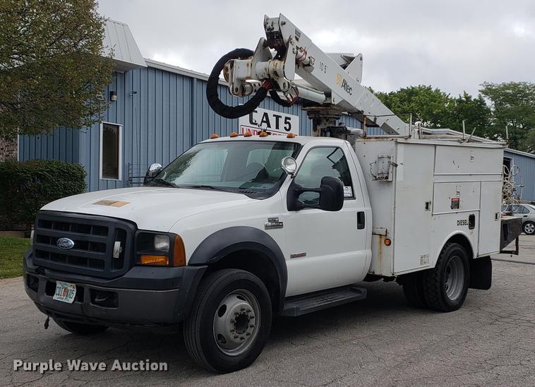 image for item DF2441 2006 Ford F550 Super Duty bucket truck