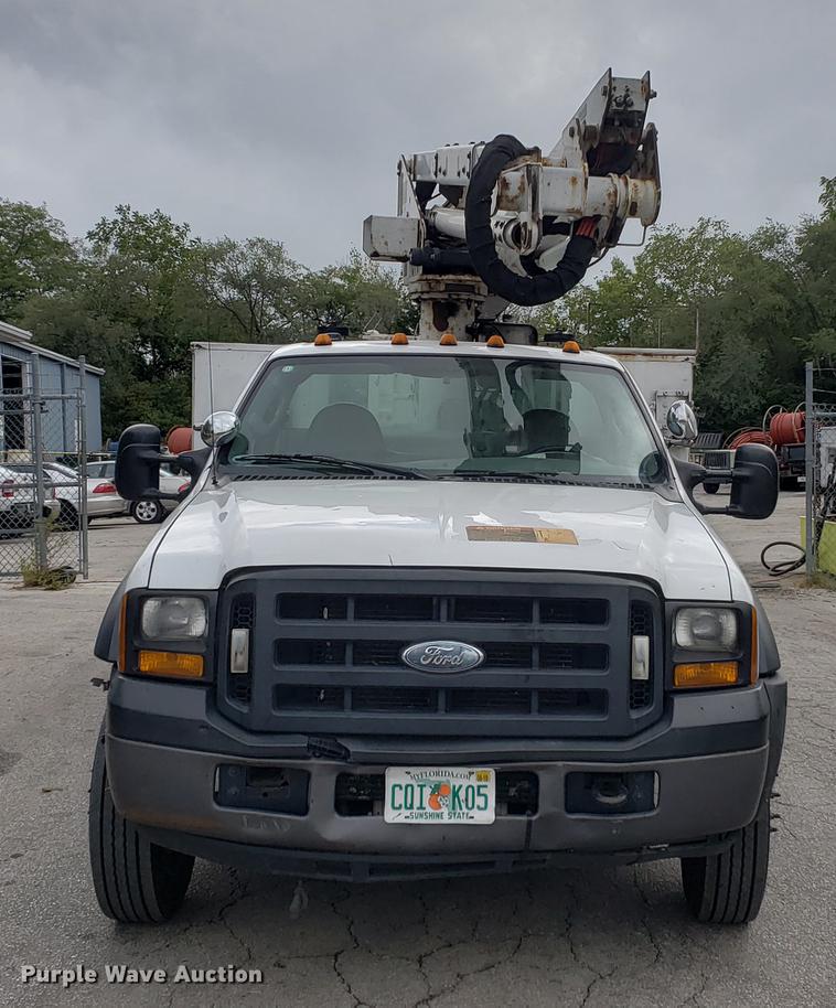 image for item DF2441 2006 Ford F550 Super Duty bucket truck