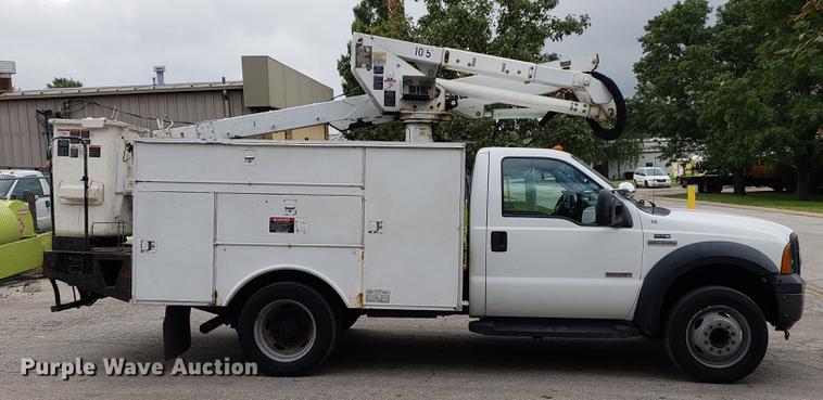 image for item DF2441 2006 Ford F550 Super Duty bucket truck