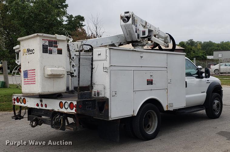 image for item DF2441 2006 Ford F550 Super Duty bucket truck
