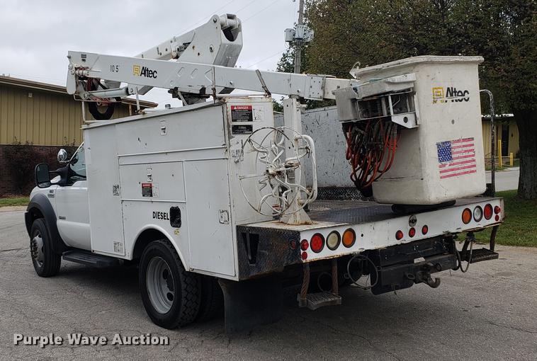 image for item DF2441 2006 Ford F550 Super Duty bucket truck