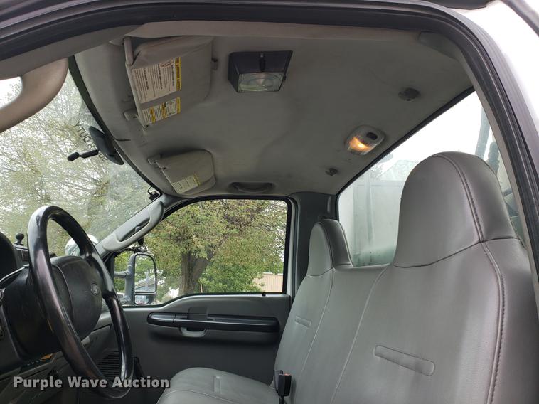 image for item DF2441 2006 Ford F550 Super Duty bucket truck