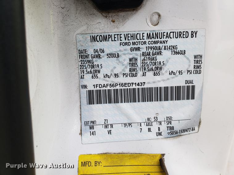 image for item DF2441 2006 Ford F550 Super Duty bucket truck