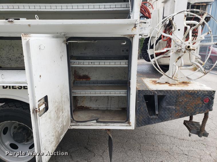 image for item DF2441 2006 Ford F550 Super Duty bucket truck