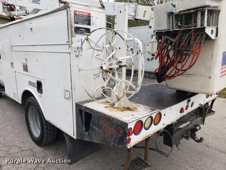 image for item DF2441 2006 Ford F550 Super Duty bucket truck