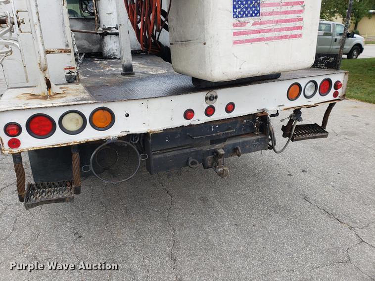 image for item DF2441 2006 Ford F550 Super Duty bucket truck