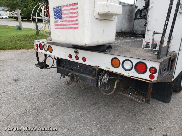 image for item DF2441 2006 Ford F550 Super Duty bucket truck