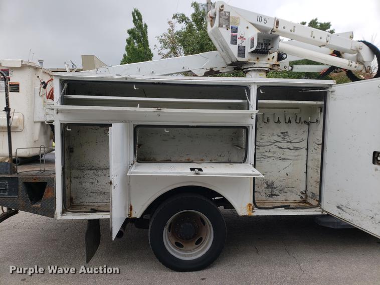 image for item DF2441 2006 Ford F550 Super Duty bucket truck