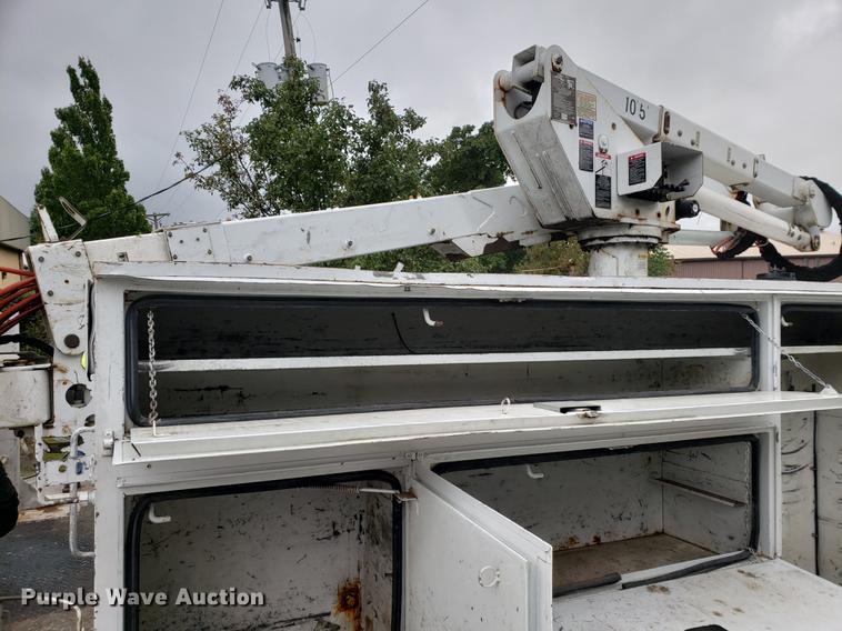 image for item DF2441 2006 Ford F550 Super Duty bucket truck