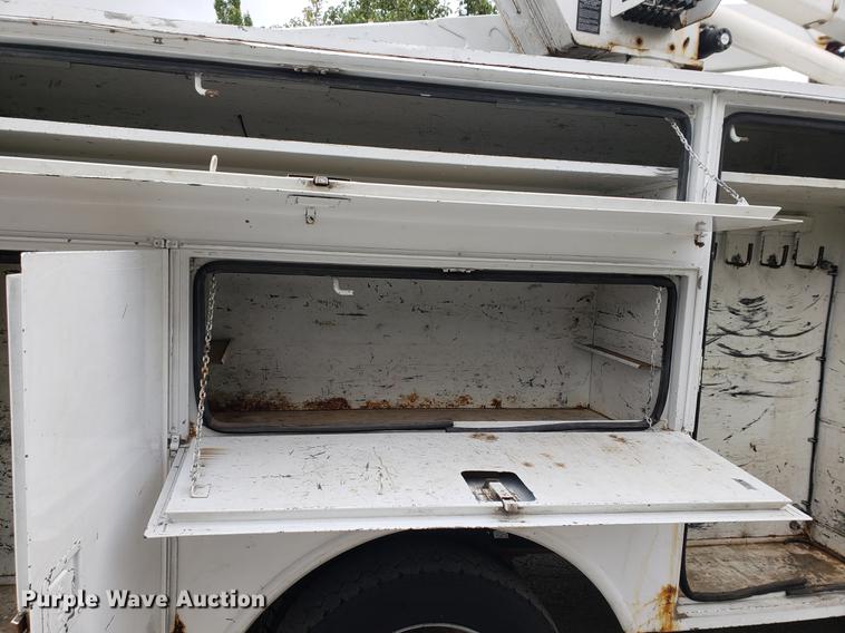image for item DF2441 2006 Ford F550 Super Duty bucket truck
