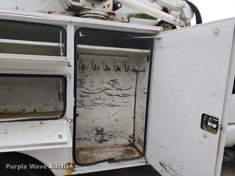 image for item DF2441 2006 Ford F550 Super Duty bucket truck