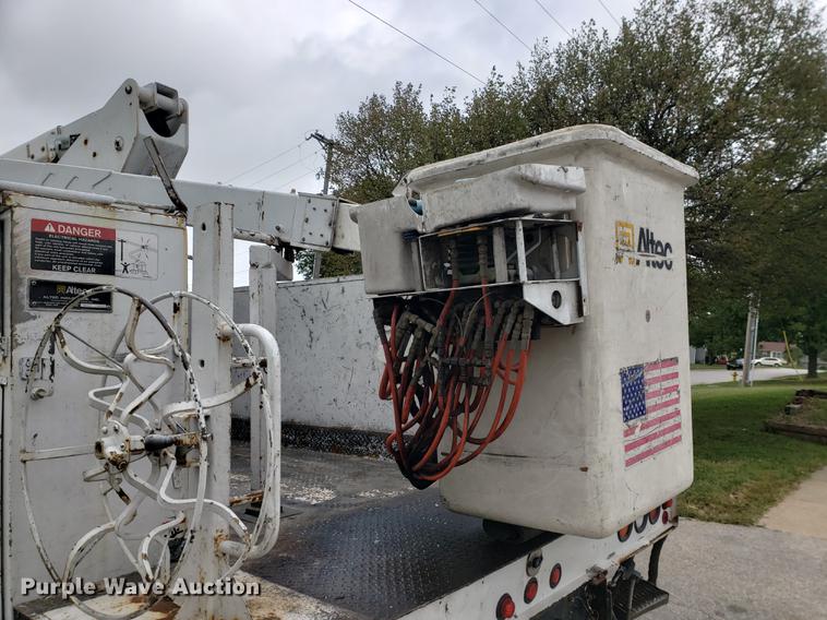 image for item DF2441 2006 Ford F550 Super Duty bucket truck