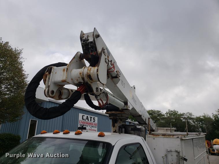image for item DF2441 2006 Ford F550 Super Duty bucket truck