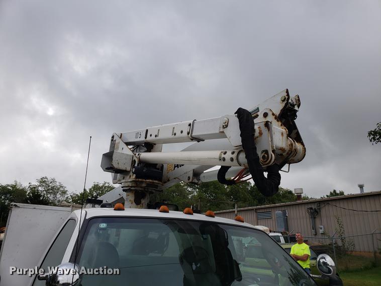 image for item DF2441 2006 Ford F550 Super Duty bucket truck