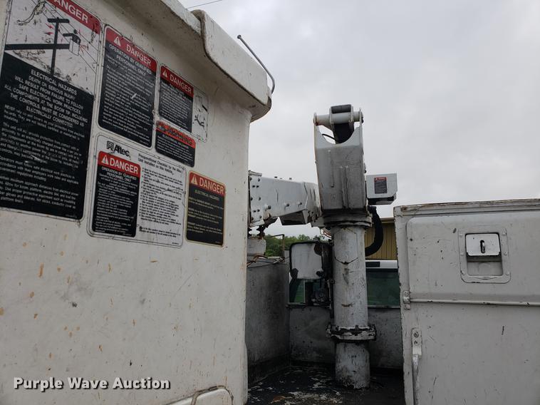 image for item DF2441 2006 Ford F550 Super Duty bucket truck