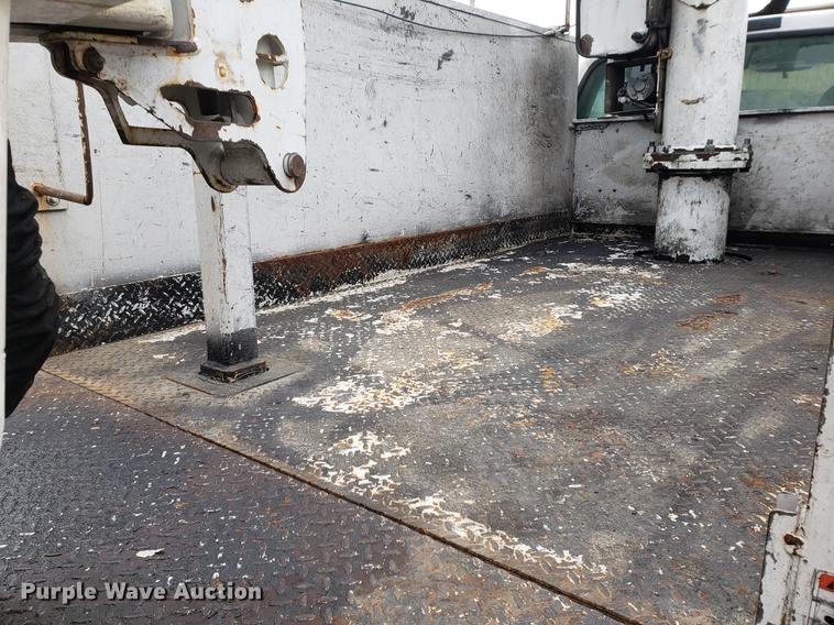 image for item DF2441 2006 Ford F550 Super Duty bucket truck