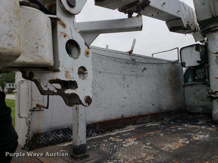 image for item DF2441 2006 Ford F550 Super Duty bucket truck