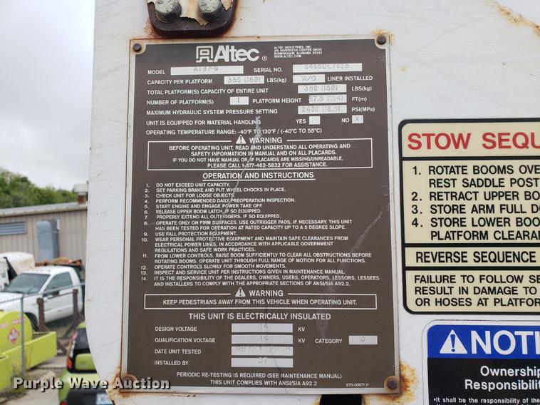 image for item DF2441 2006 Ford F550 Super Duty bucket truck