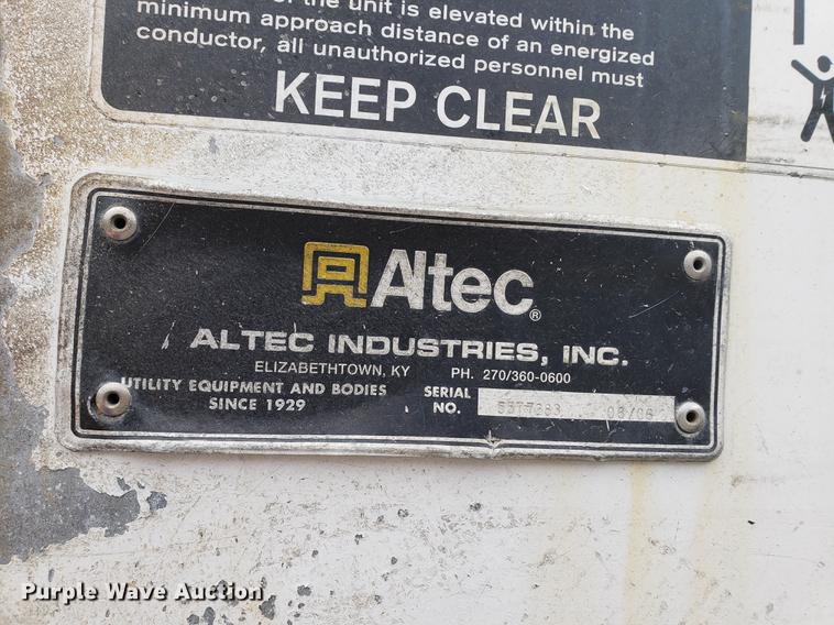 image for item DF2441 2006 Ford F550 Super Duty bucket truck