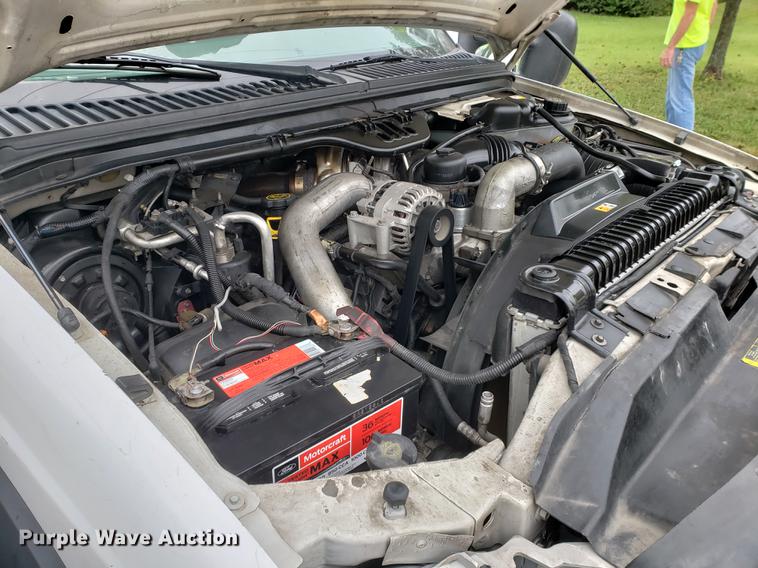 image for item DF2441 2006 Ford F550 Super Duty bucket truck