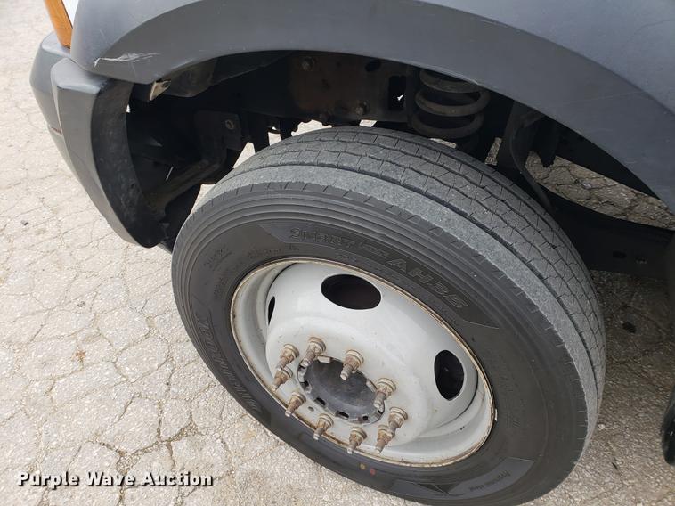 image for item DF2441 2006 Ford F550 Super Duty bucket truck