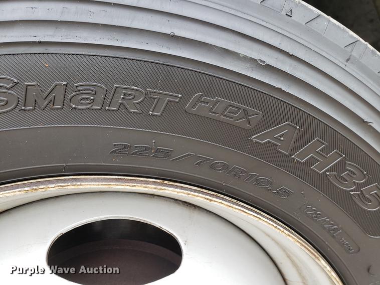 image for item DF2441 2006 Ford F550 Super Duty bucket truck