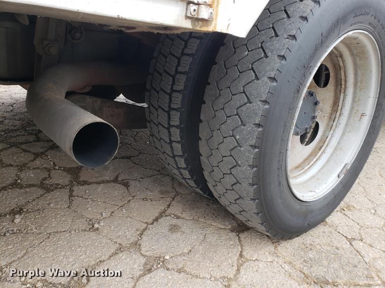 image for item DF2441 2006 Ford F550 Super Duty bucket truck