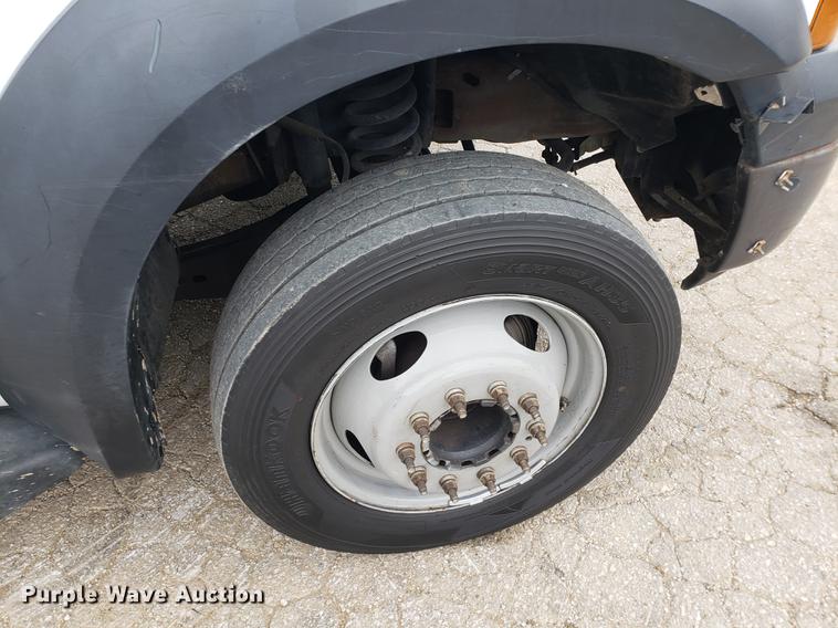image for item DF2441 2006 Ford F550 Super Duty bucket truck