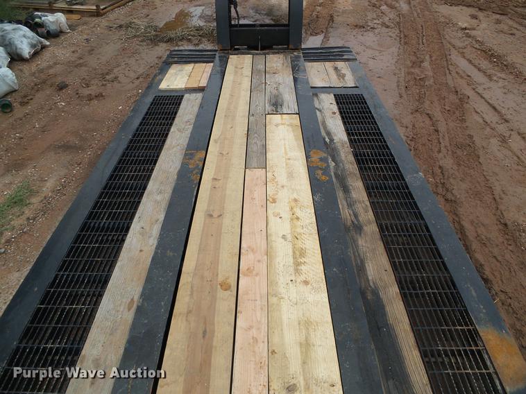 image for item DF2802 1988 Trail King TS80MG-483 low boy equipment trailer