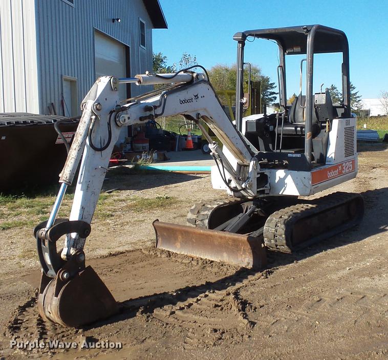 image for item DX9518 1996 Bobcat 325 mini excavator