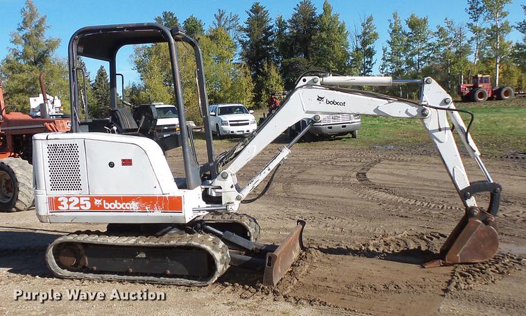 image for item DX9518 1996 Bobcat 325 mini excavator