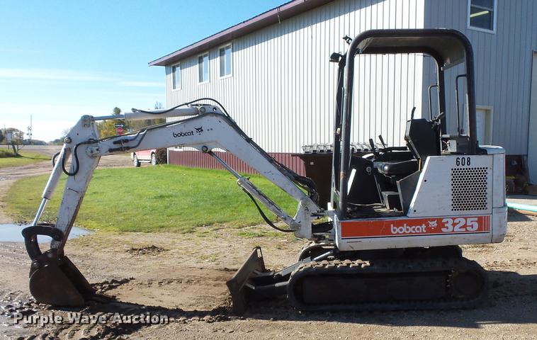 image for item DX9518 1996 Bobcat 325 mini excavator