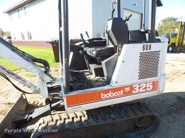 image for item DX9518 1996 Bobcat 325 mini excavator