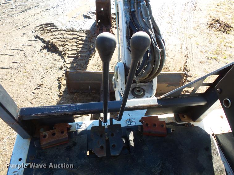 image for item DX9518 1996 Bobcat 325 mini excavator